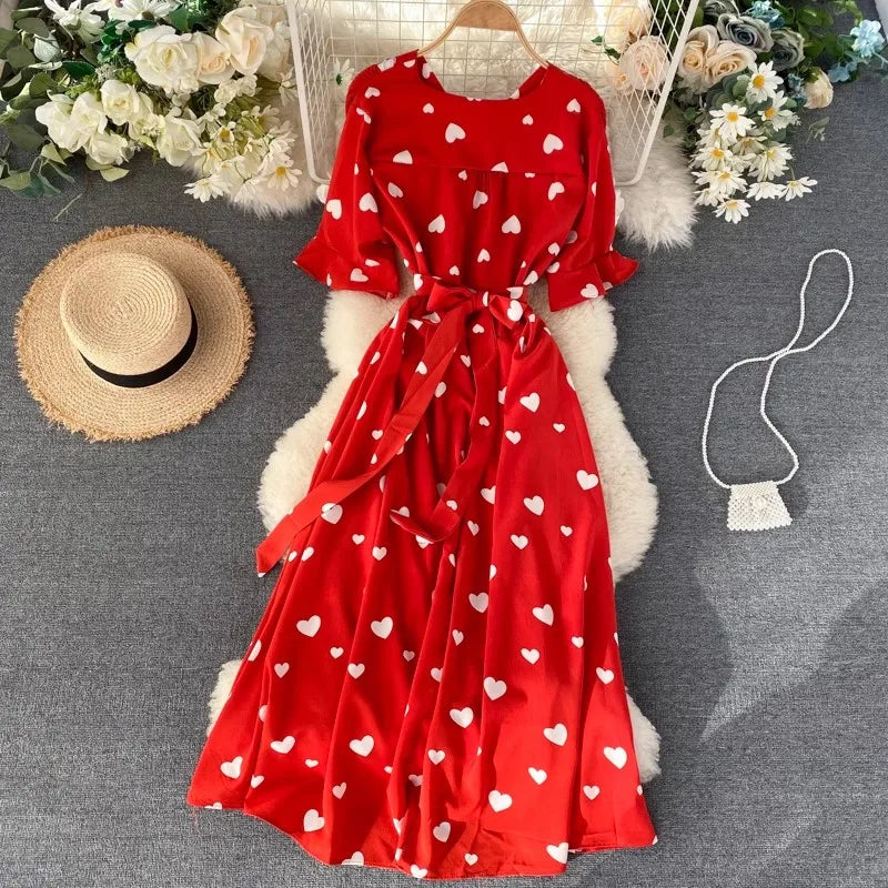 French Love Pattern Dress V-neck Short Sleeved Waist Cinching Dress Elegant Knee Length Dress with a Large Swing