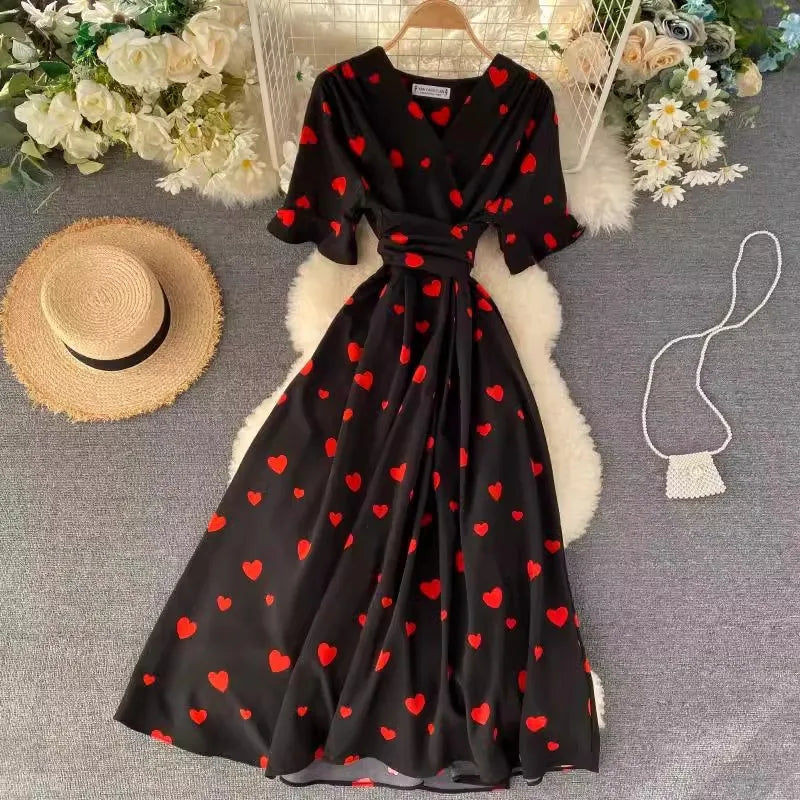 French Love Pattern Dress V-neck Short Sleeved Waist Cinching Dress Elegant Knee Length Dress with a Large Swing