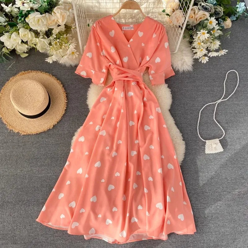 French Love Pattern Dress V-neck Short Sleeved Waist Cinching Dress Elegant Knee Length Dress with a Large Swing