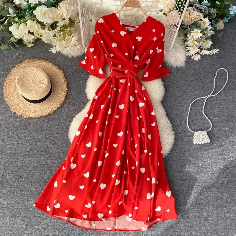 French Love Pattern Dress V-neck Short Sleeved Waist Cinching Dress Elegant Knee Length Dress with a Large Swing