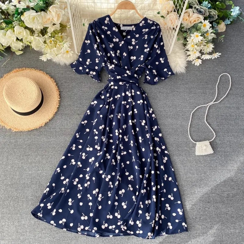 French Love Pattern Dress V-neck Short Sleeved Waist Cinching Dress Elegant Knee Length Dress with a Large Swing