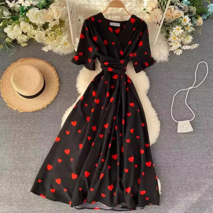 French Love Pattern Dress V-neck Short Sleeved Waist Cinching Dress Elegant Knee Length Dress with a Large Swing
